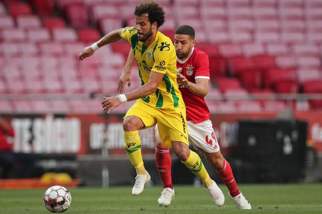 字母哥37分萨格斯32+9 雄鹿险胜魔术晋级四强